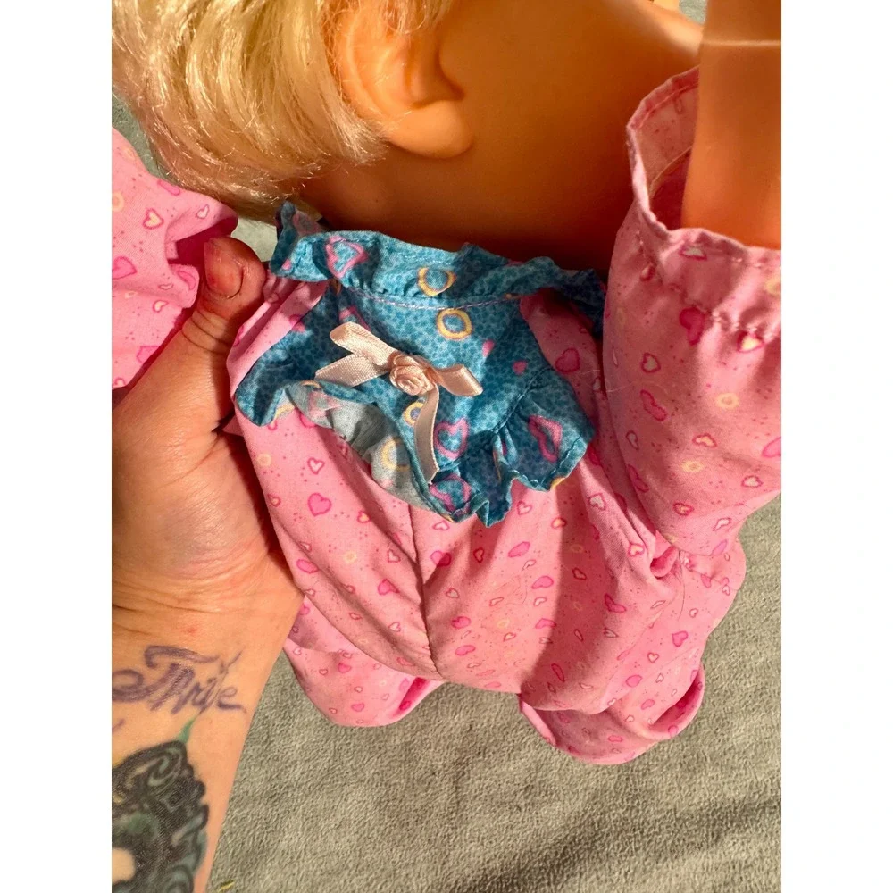 Vintage‎ 1988 Irwin Toy Oopsie Daisy Crawling Baby Doll Blonde Pink Pajamas 80s